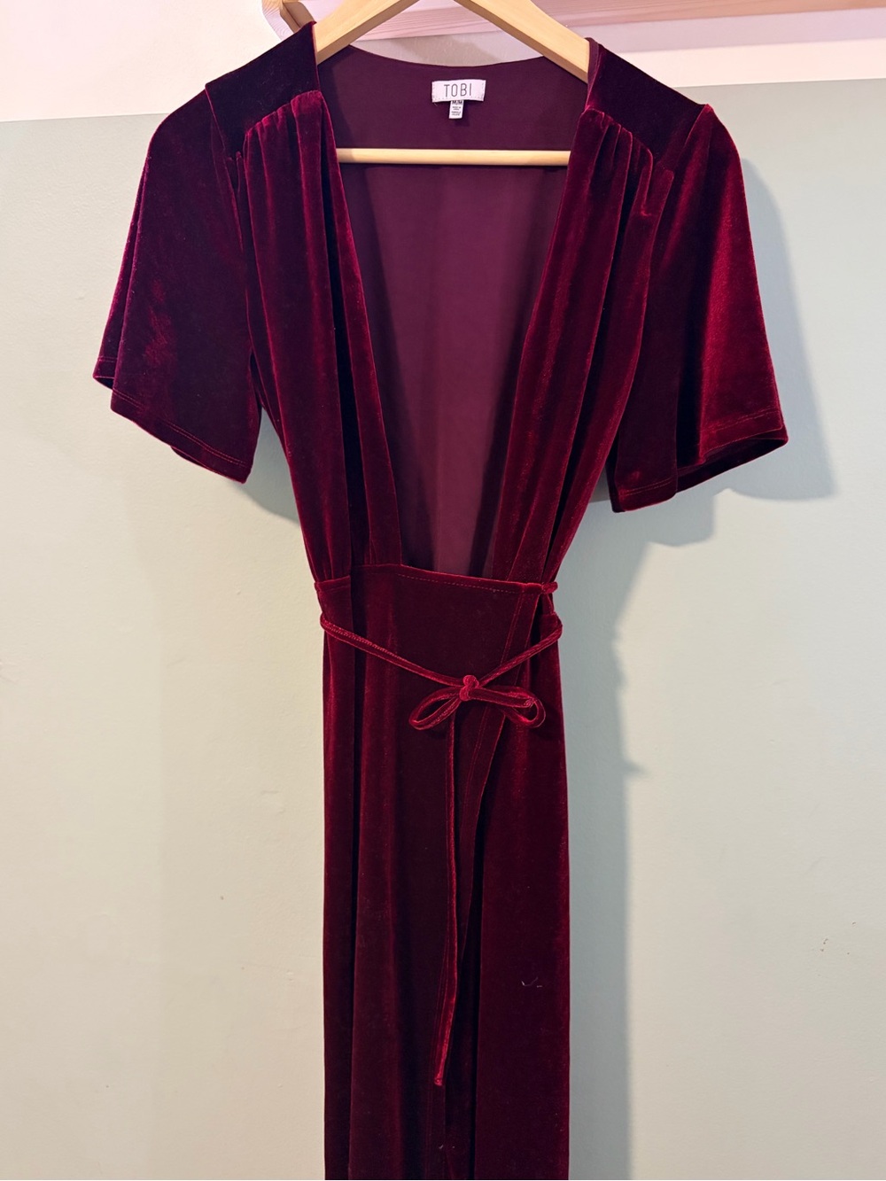 Tobi Velvet Robe in Burgundy Red